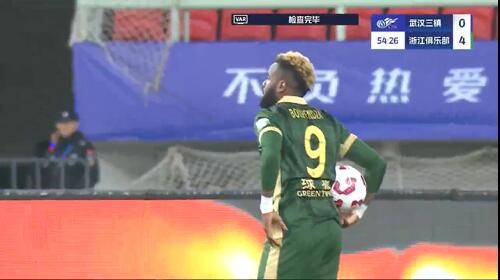 任航送點，布彭扎點球被撲，錯失帽子戲法，浙江4-0領先三鎮(zhèn)