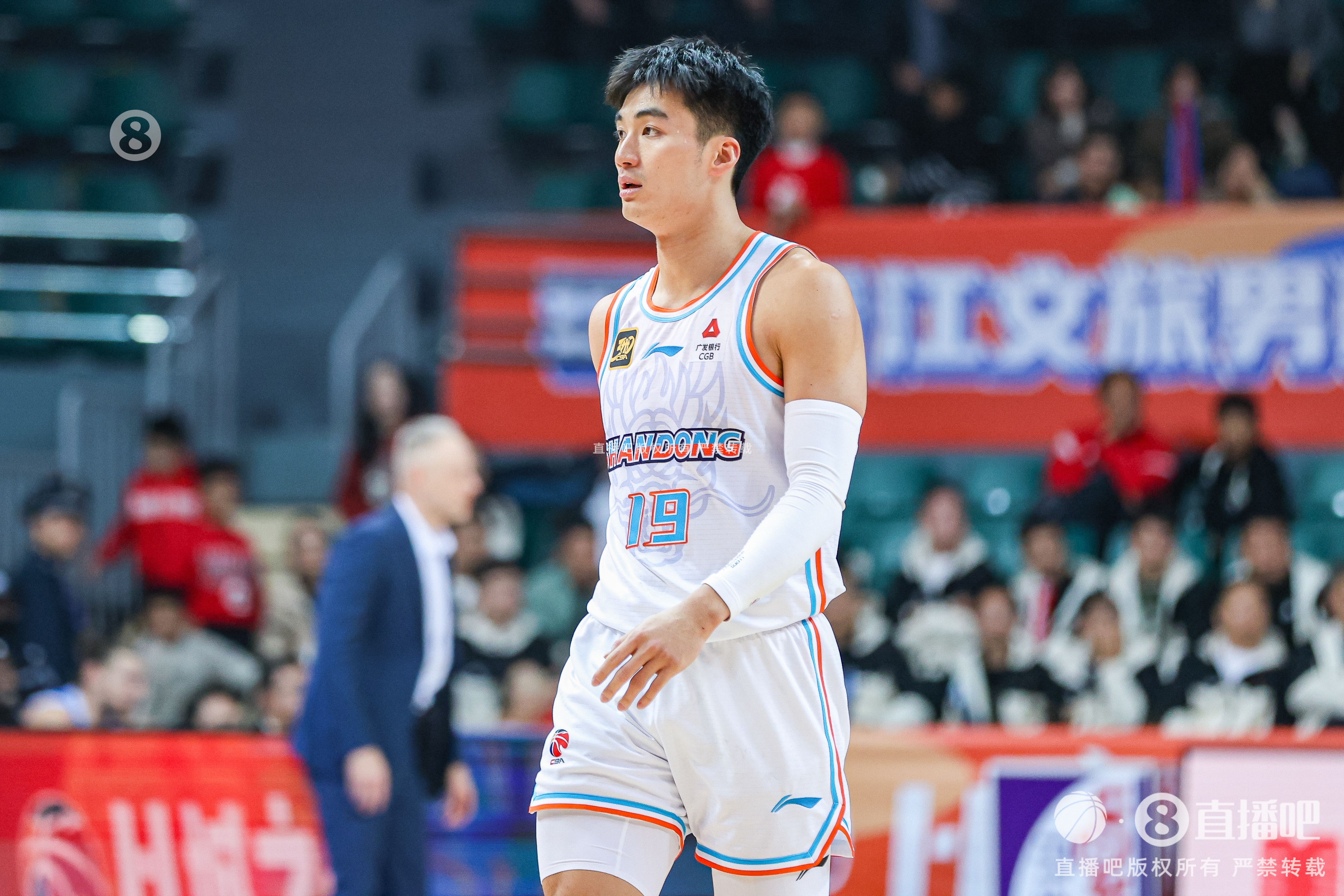 今天效率奇高！于德豪上半場11分鐘7投5中砍下全隊最高的12分